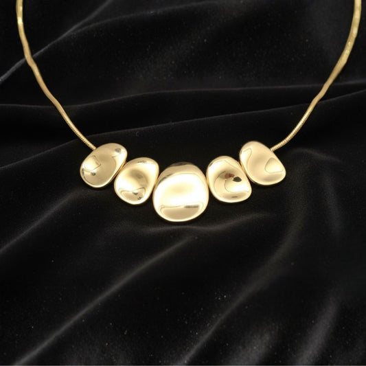 Alma Dorada - Collar de Diseño Orgánico con Placas Pulidas