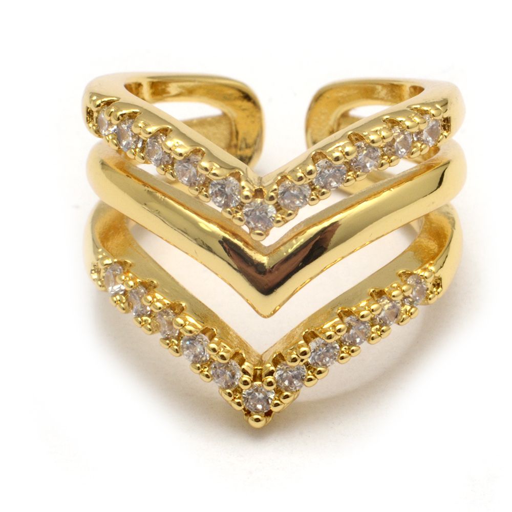 Alma Doré — Anillo Dorado en V Brillante