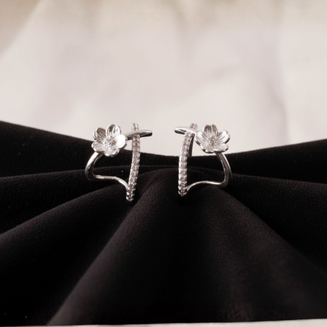 BLOSSOM ARO ITALIANO MEDIA ARGOLLA CALADO C/ FLOR Y LINEA MICROPAVE PLATA