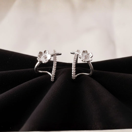 BLOSSOM ARO ITALIANO MEDIA ARGOLLA CALADO C/ FLOR Y LINEA MICROPAVE PLATA