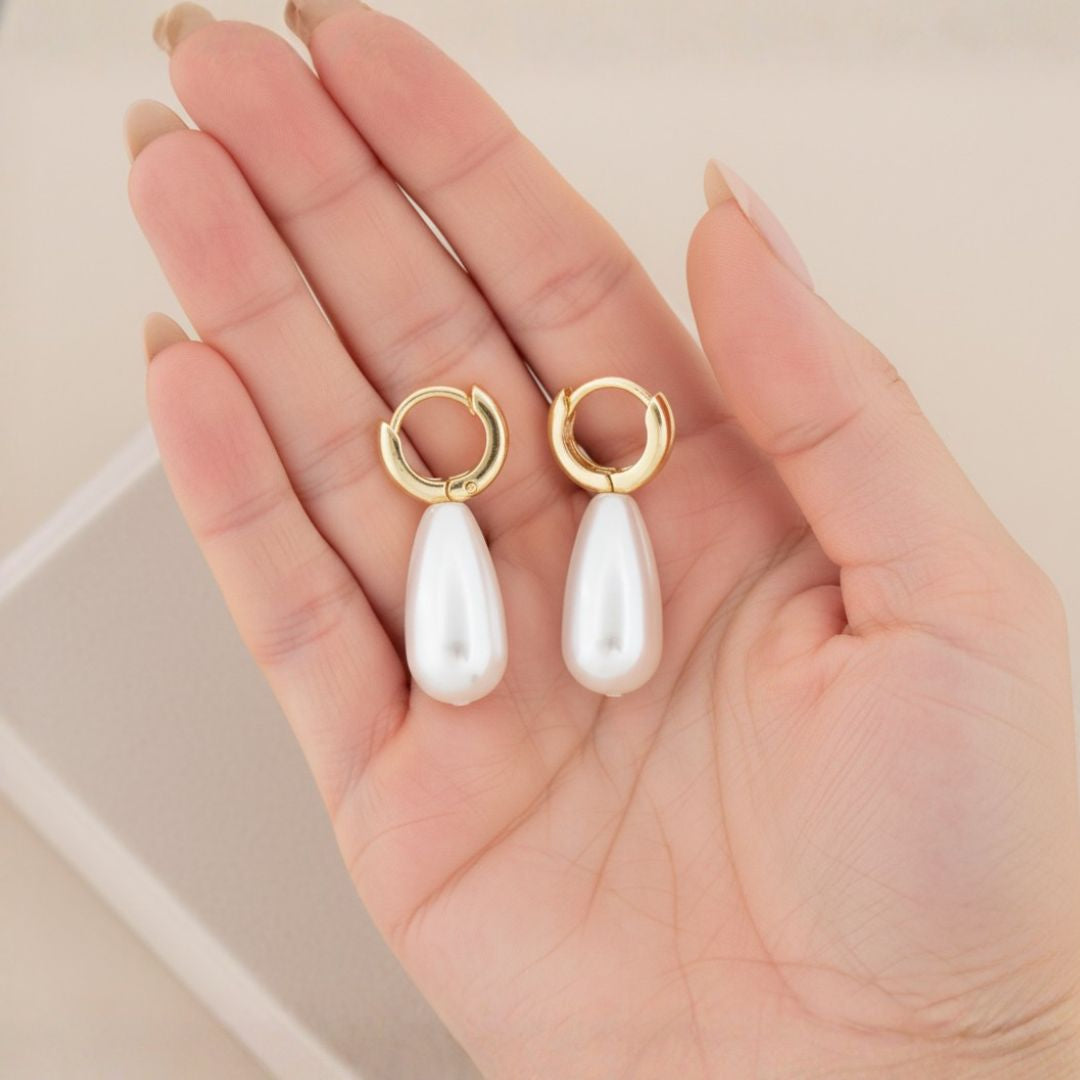 LUZ SERENA ARGOLLA DORADA CHICA CON C/GOTA PERLA COLGANTE AROS ACERO