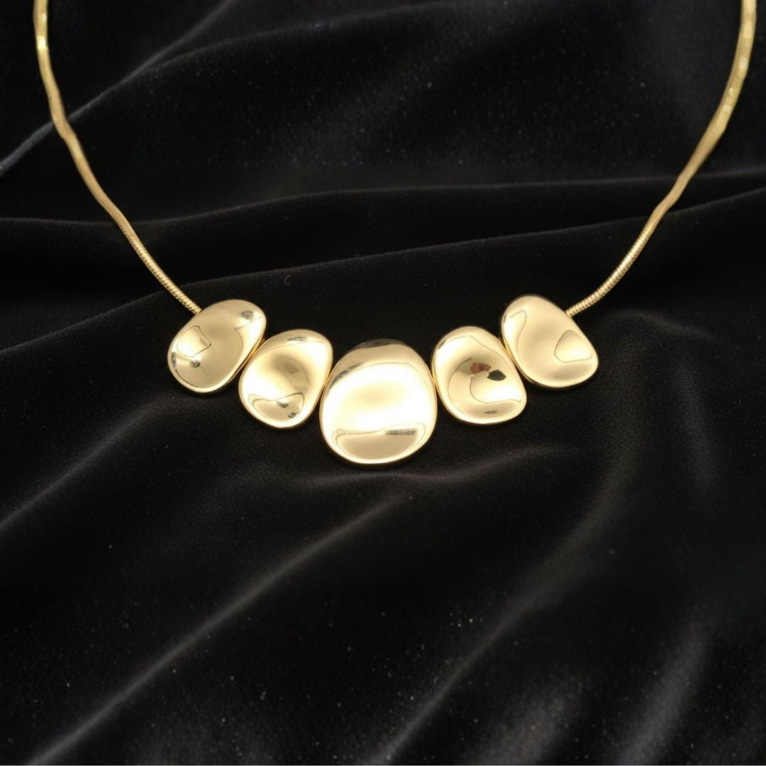 Alma Dorada - Collar de Diseño Orgánico con Placas Pulidas