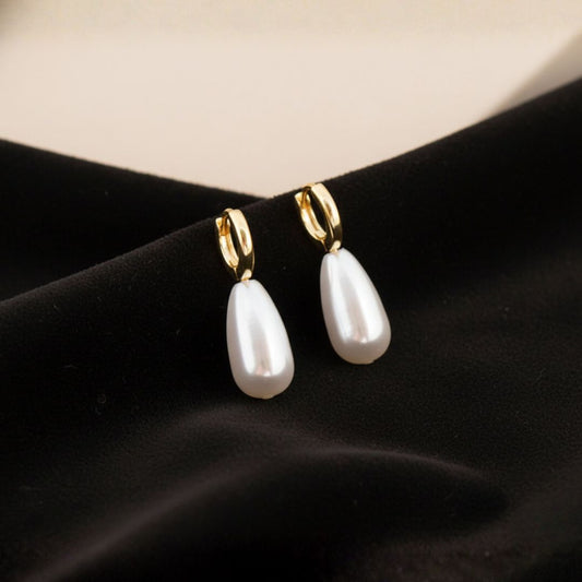 LUZ SERENA ARGOLLA DORADA CHICA CON C/GOTA PERLA COLGANTE AROS ACERO