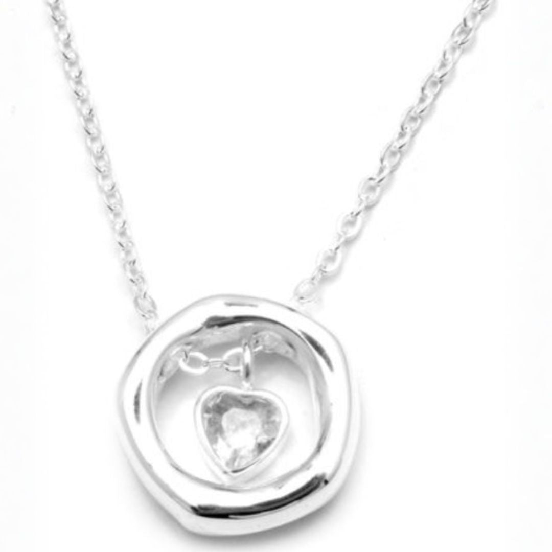 Corazon de Luna - Collar de Corazón Colgante en Marco Circular Plateado