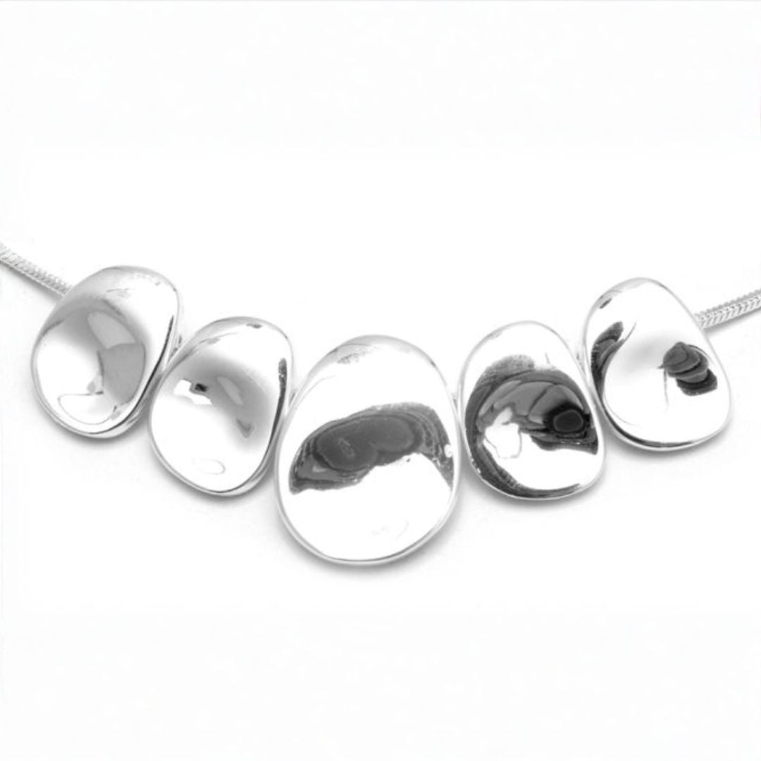 Alma Plateada - Collar de Diseño Orgánico con Eslabones Pulidos